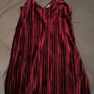 burgundy pleated velvet oda dress